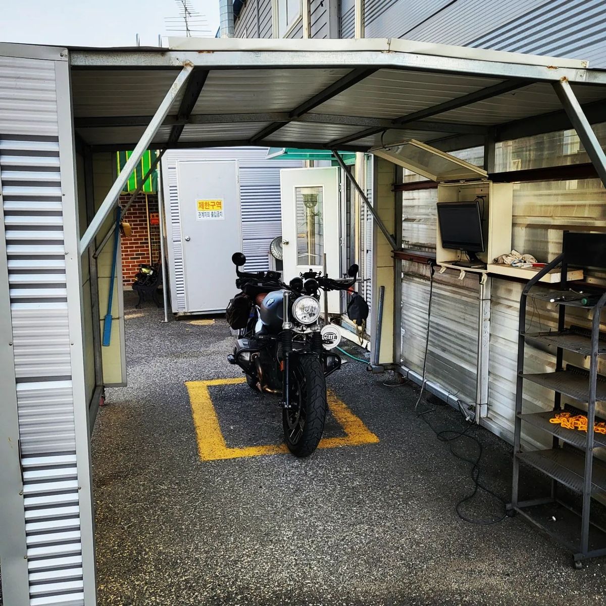 BMW R nine T 스크램블러 more