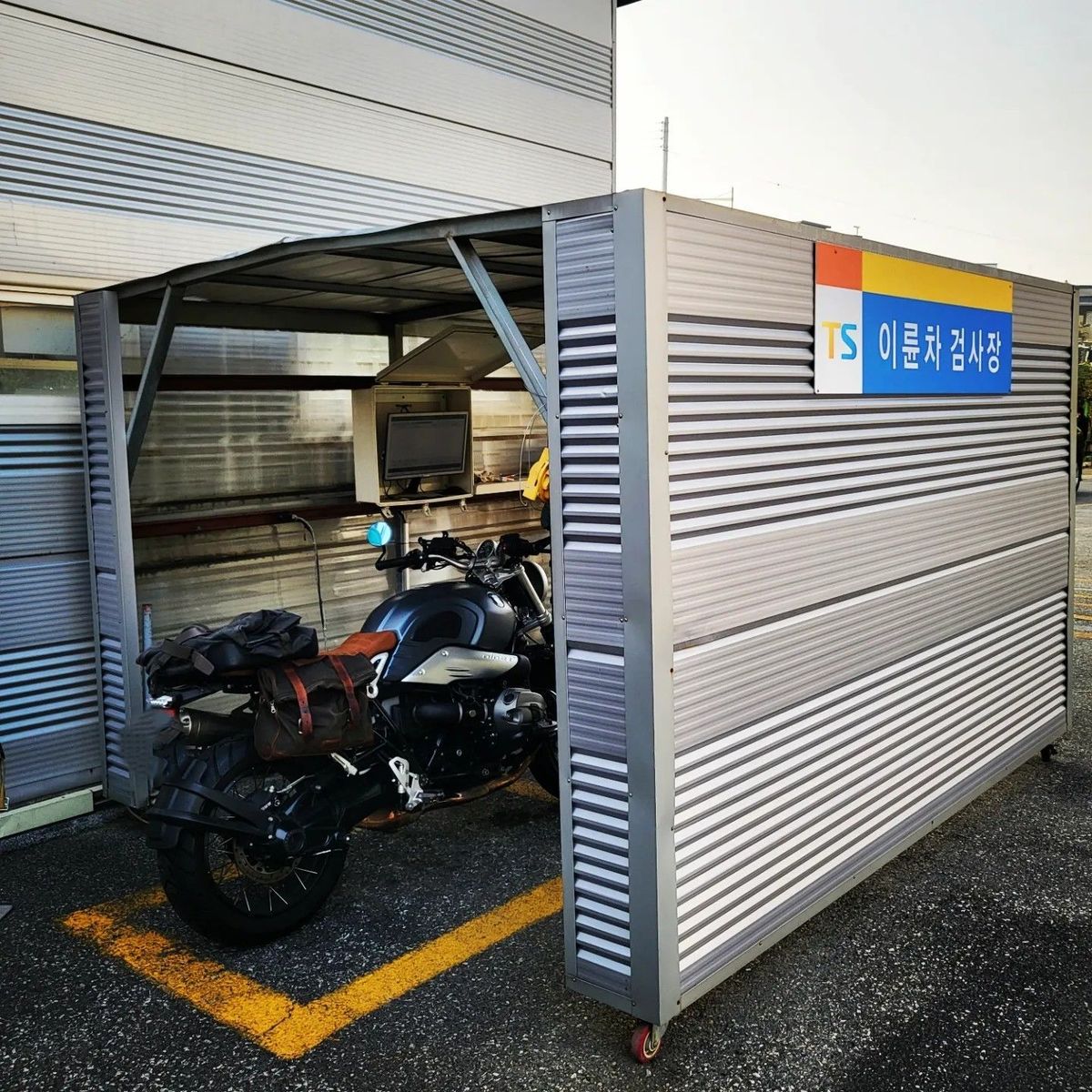 BMW R nine T 스크램블러 4