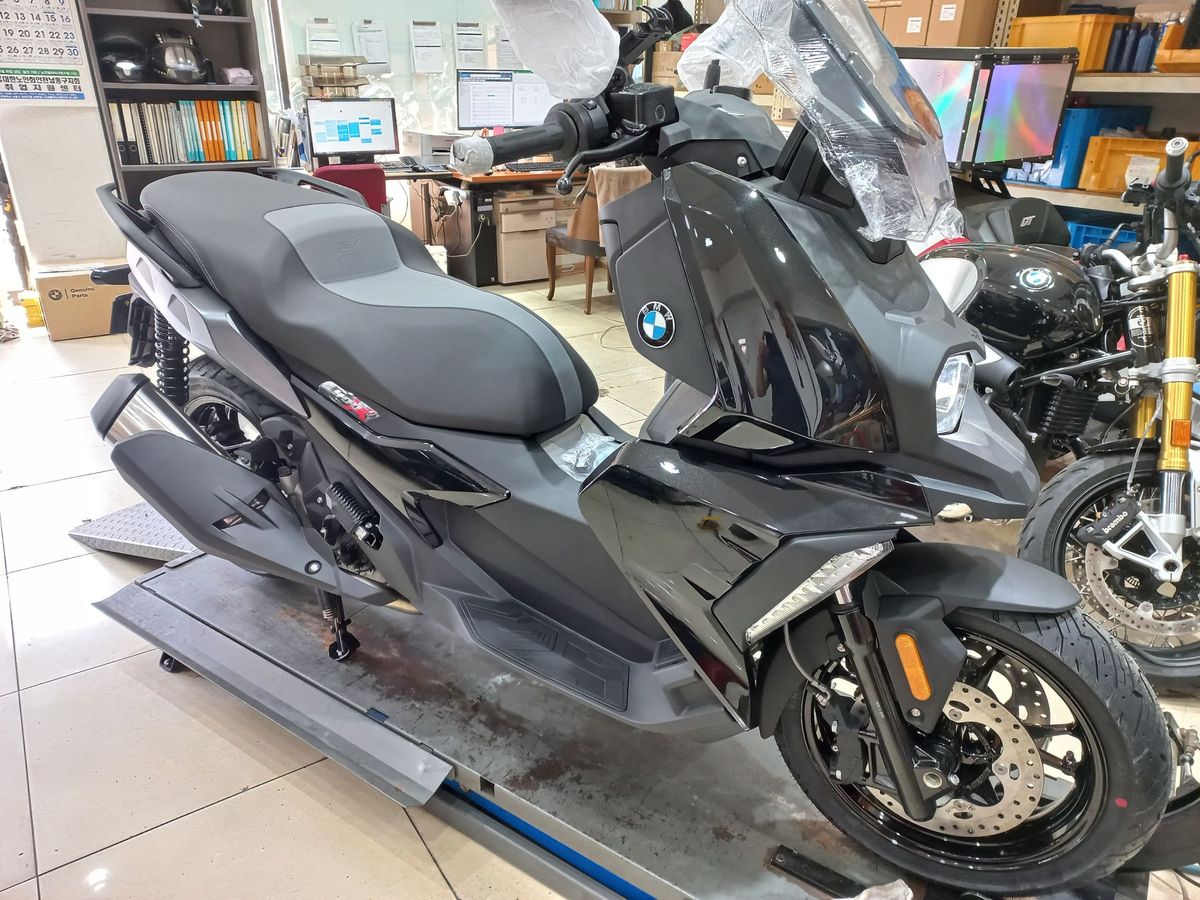 BMW C 400 X more