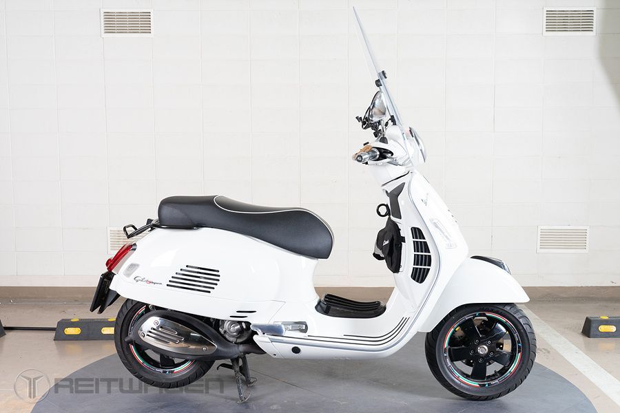 베스파 GTS 300 슈퍼 main