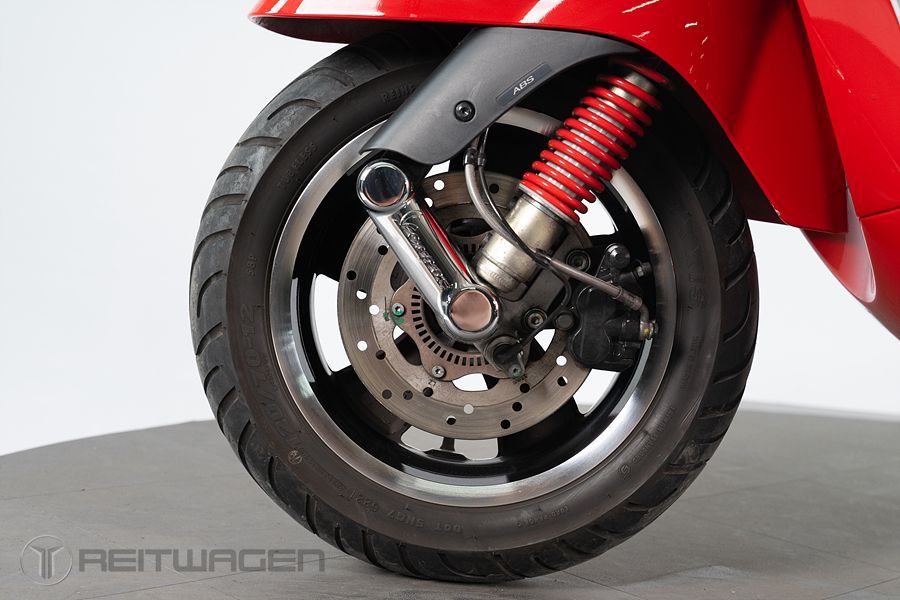 베스파 GTS 125 HPE 11