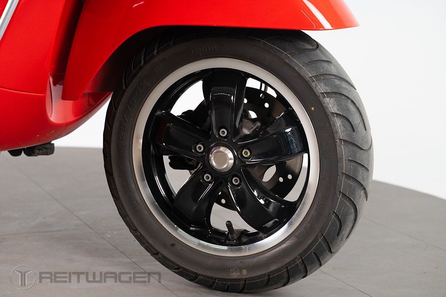 베스파 GTS 125 HPE 12