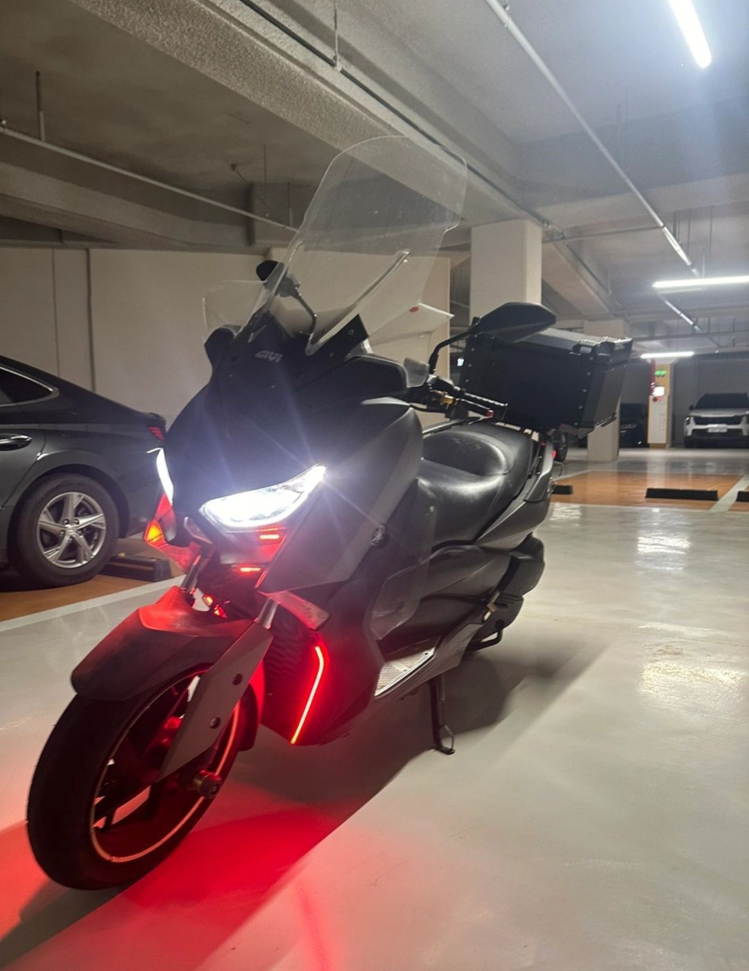 야마하 XMAX 300 ABS 6