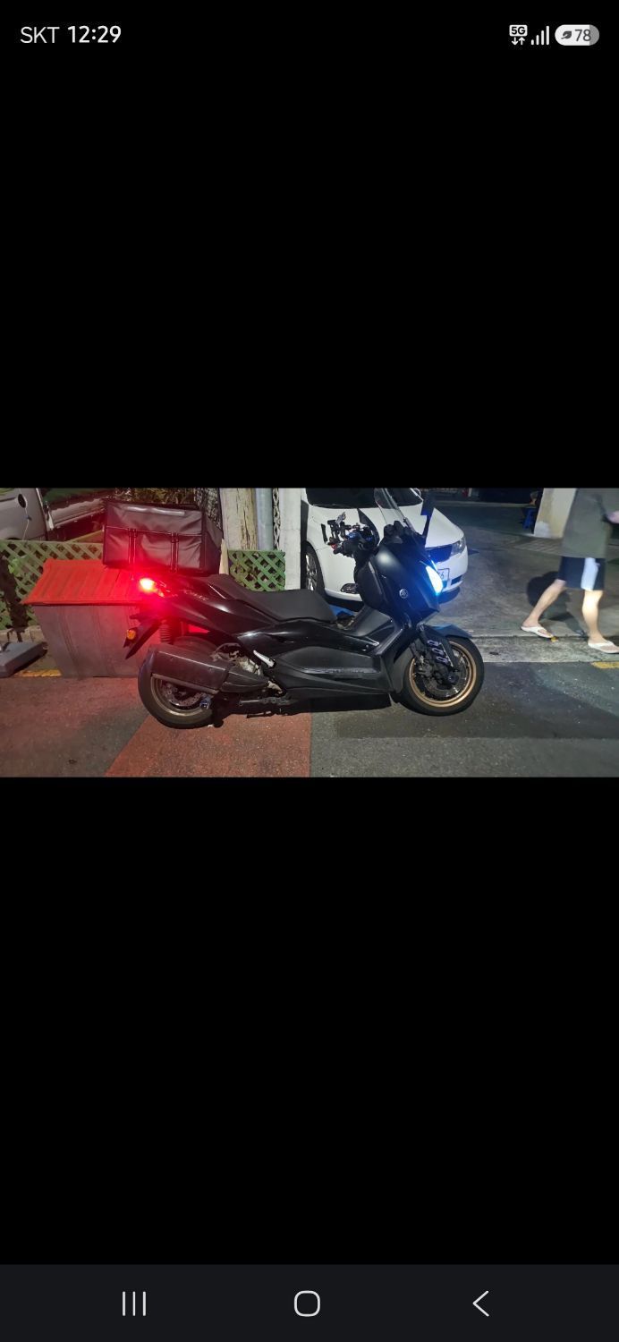야마하 XMAX 300 ABS thumb 2