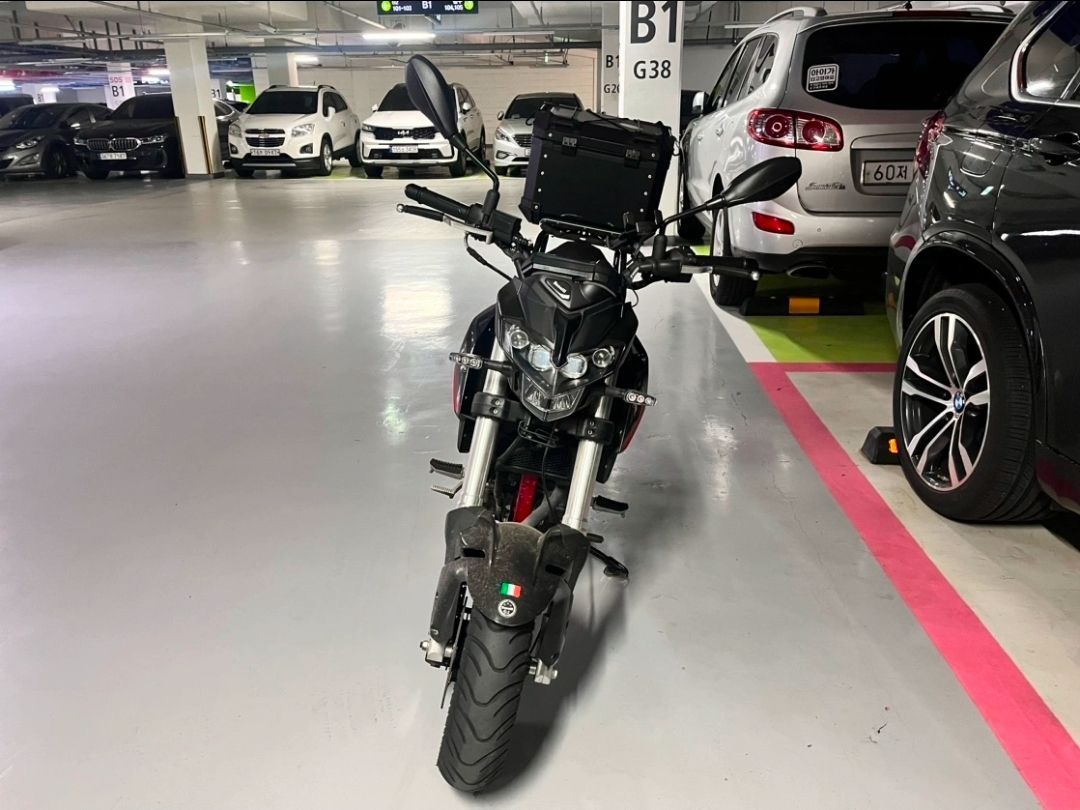 베넬리 TNT 125 main