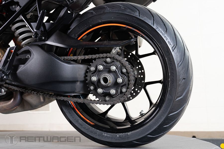KTM 1290 슈퍼듀크 GT 14