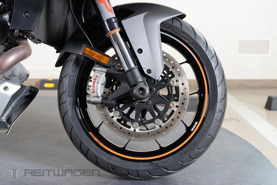 KTM 1290 슈퍼듀크 GT 10