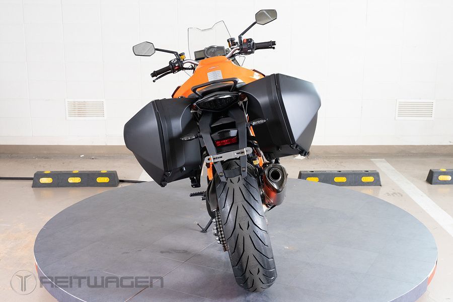 KTM 1290 슈퍼듀크 GT 4