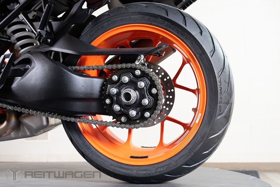 KTM 1290 슈퍼듀크 GT 12