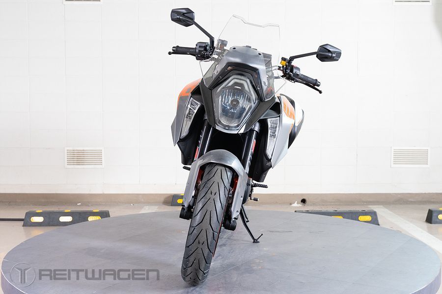 KTM 1290 슈퍼듀크 GT more
