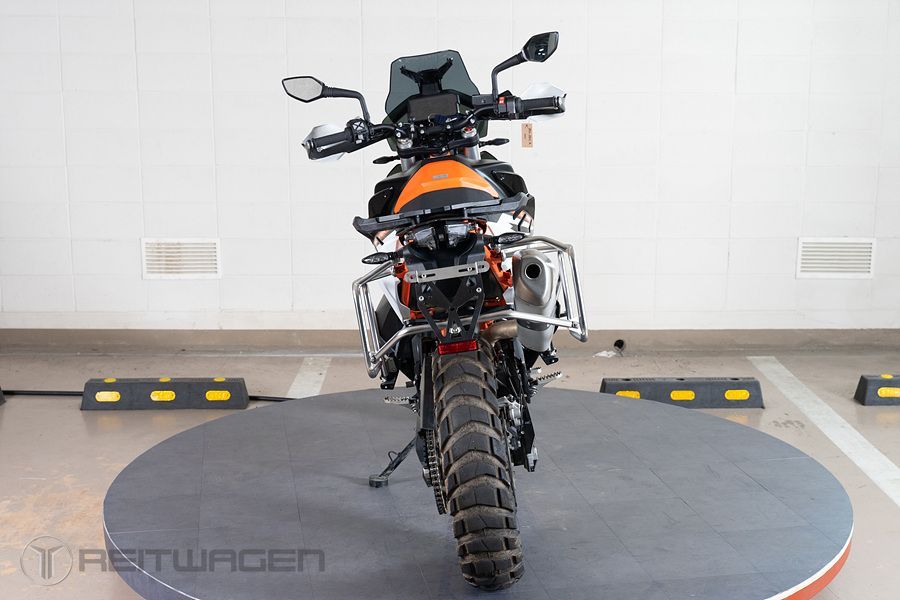 KTM 890 어드벤처 R 4
