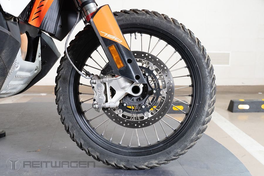 KTM 890 어드벤처 R 10