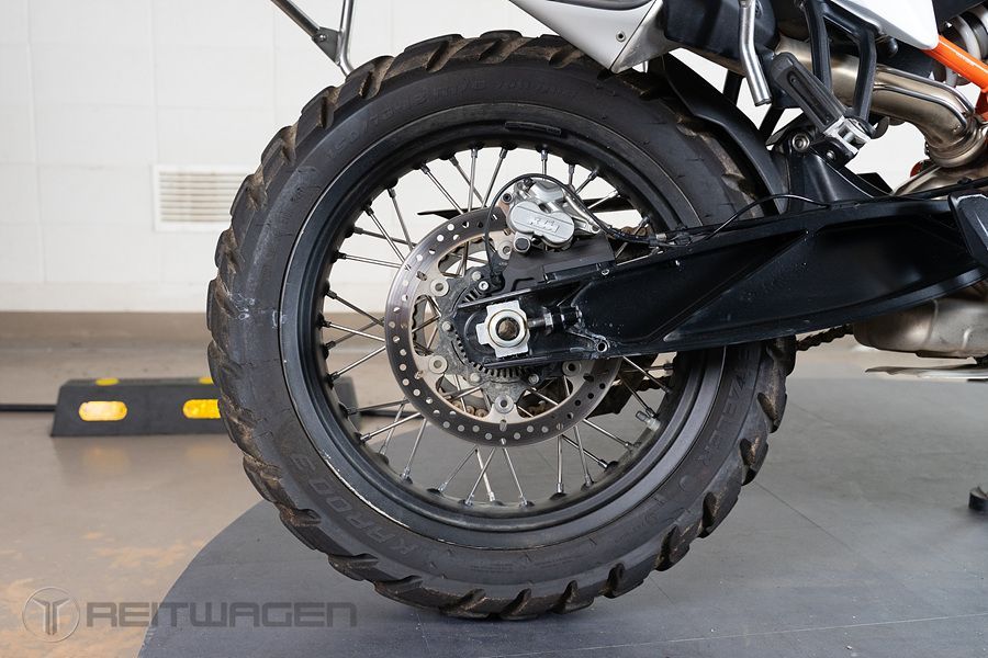 KTM 890 어드벤처 R 7