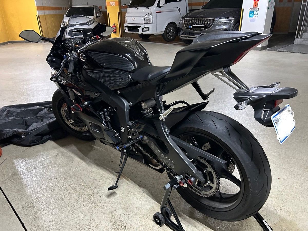 야마하 YZF R6 thumb 2