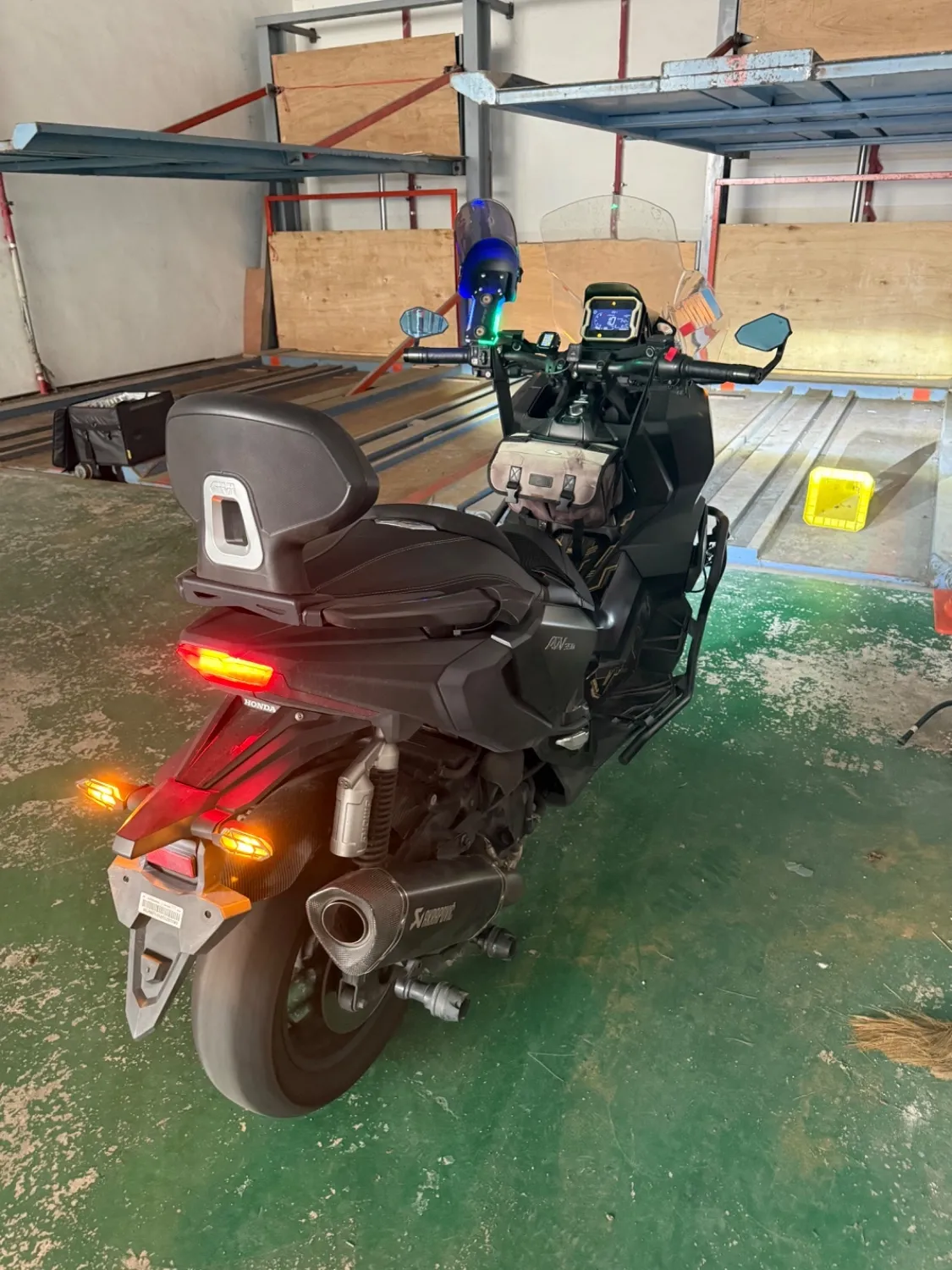 혼다 ADV 350 more