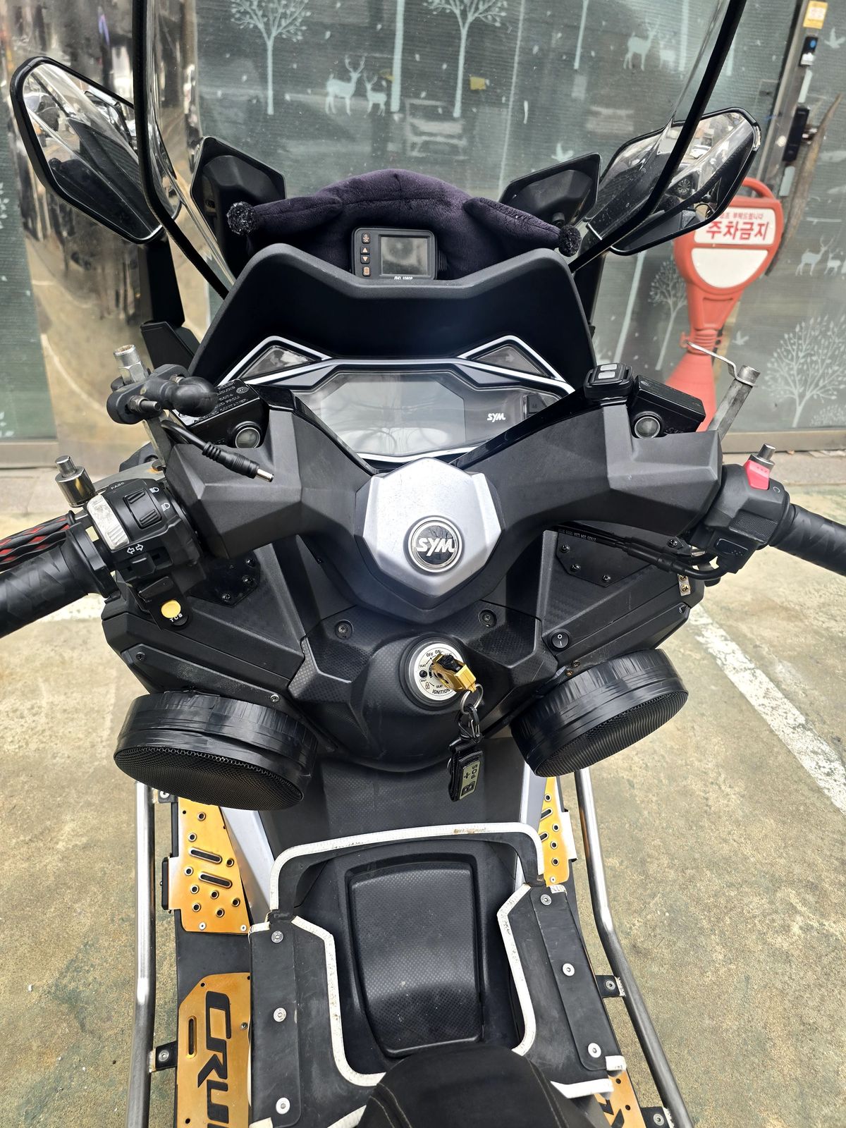 SYM 크루심 300 알파 ABS 4