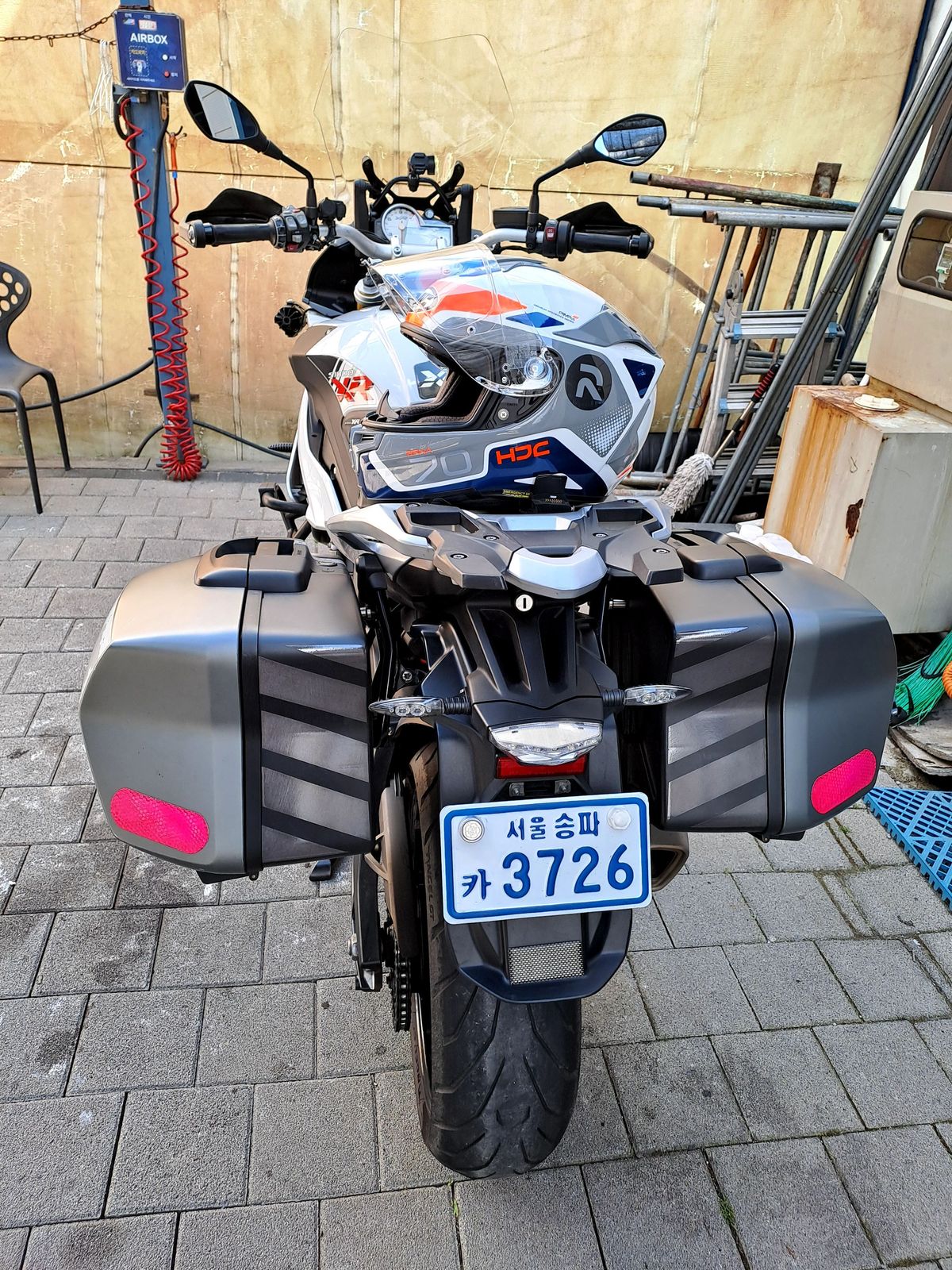 BMW S 1000 XR main