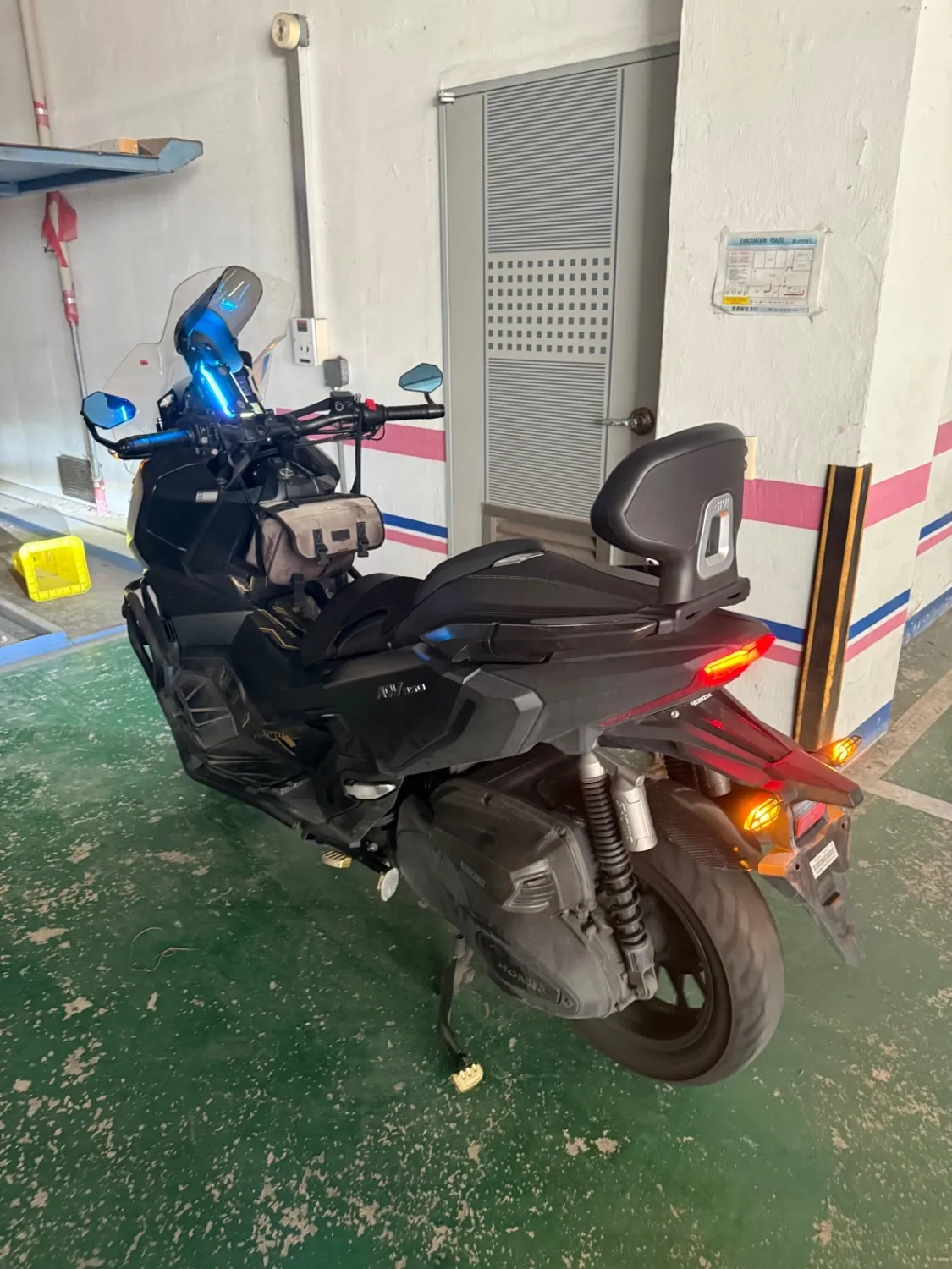 혼다 ADV 350 4