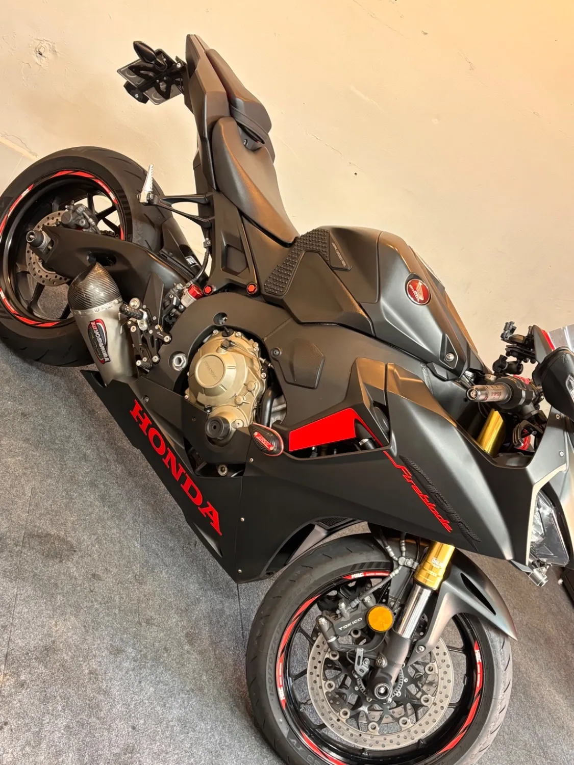 혼다 CBR 1000 RR thumb 2