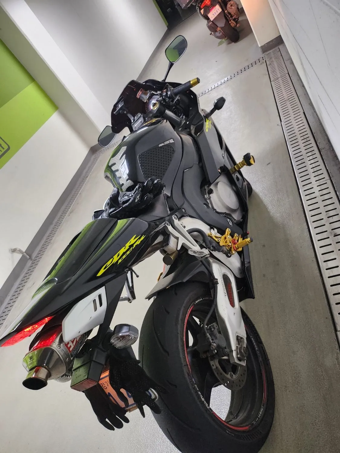 혼다 CBR 1000 RR thumb 2