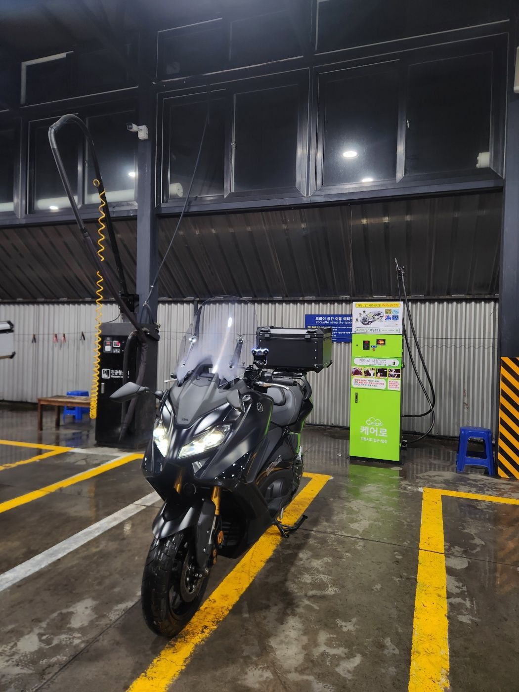 야마하 TMAX 560 main