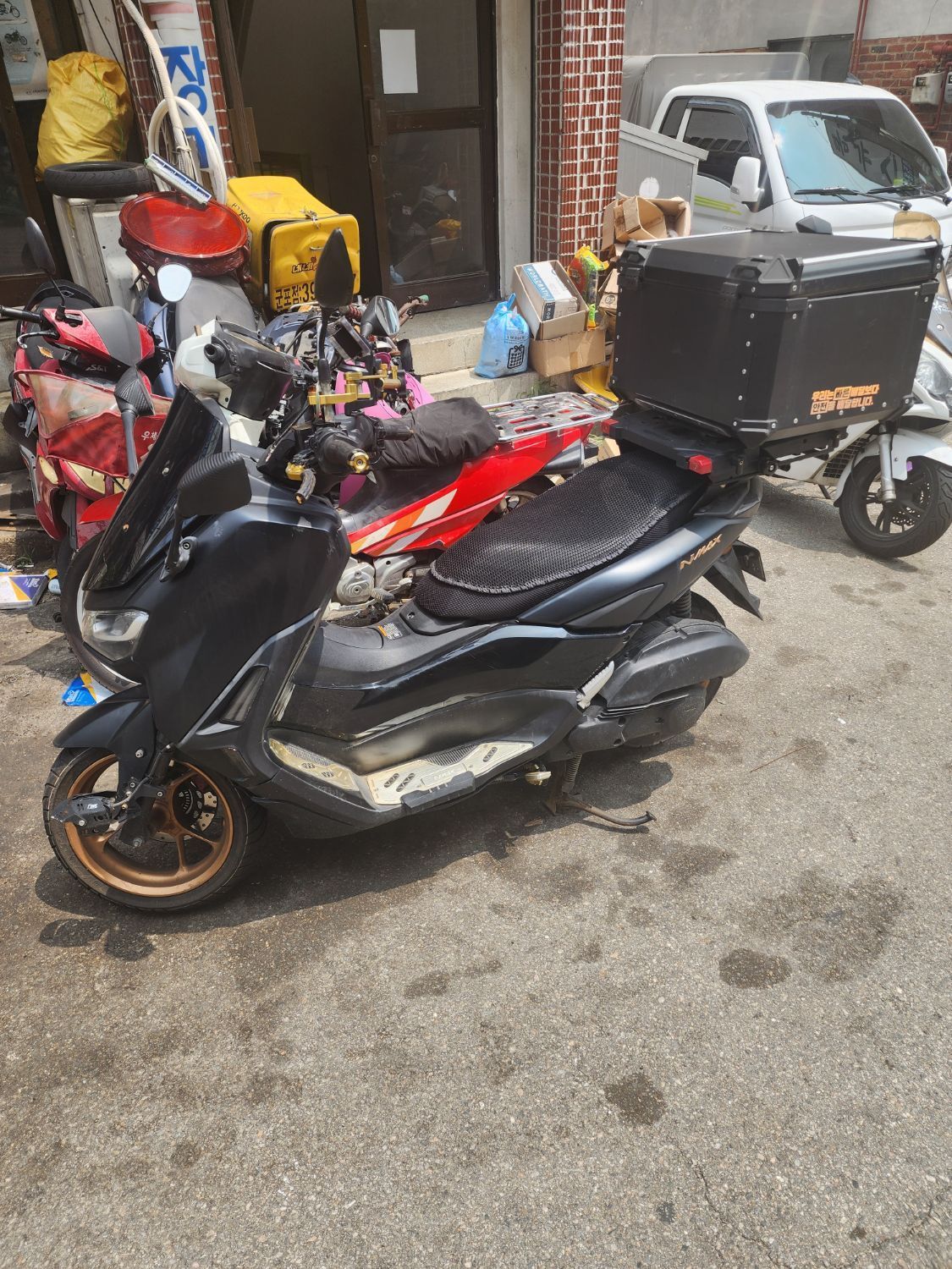 야마하 NMAX 125 more