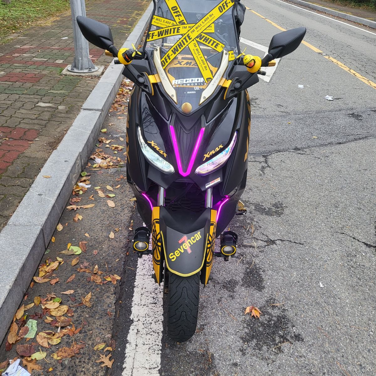 야마하 XMAX 300 ABS main