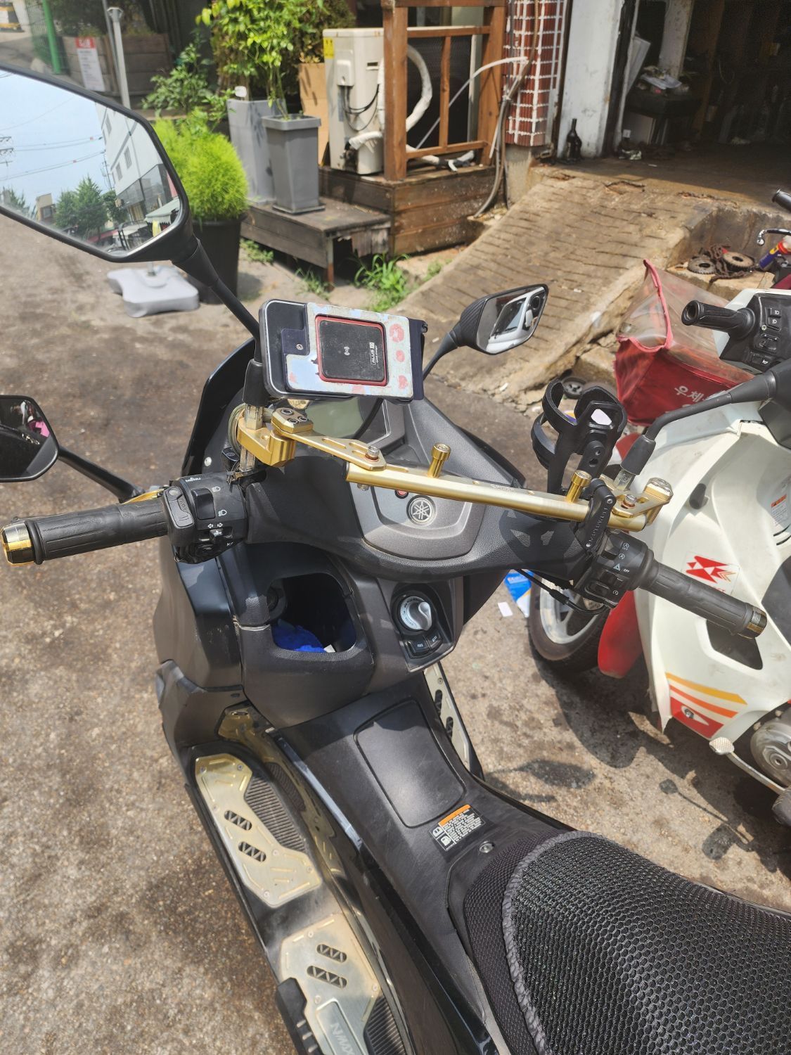 야마하 NMAX 125 thumb 2