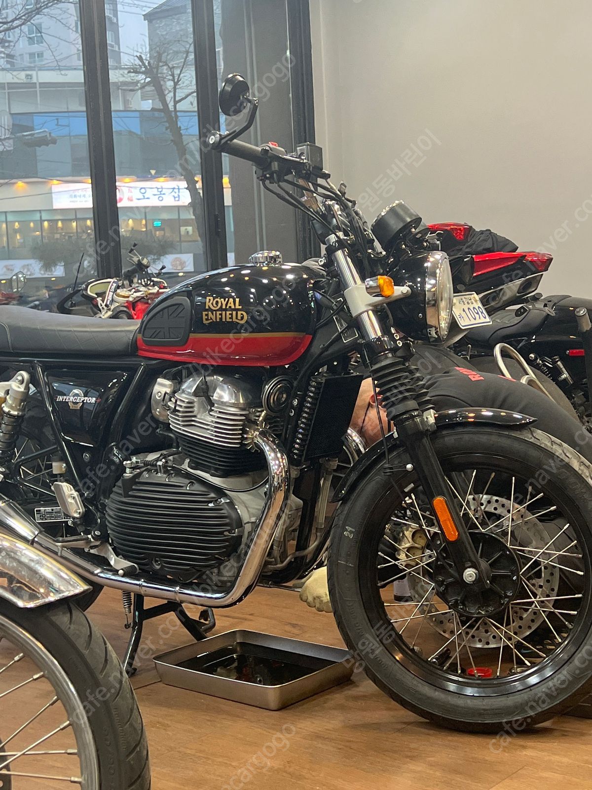 로얄엔필드 인터셉터 650 main