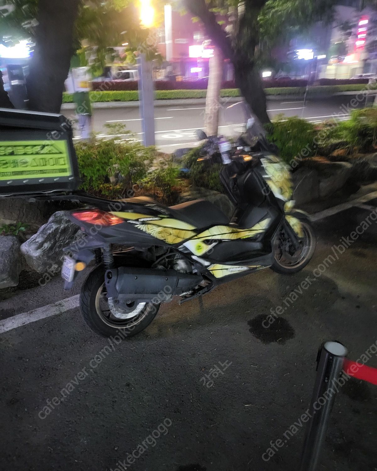 야마하 XMAX 300 ABS 4