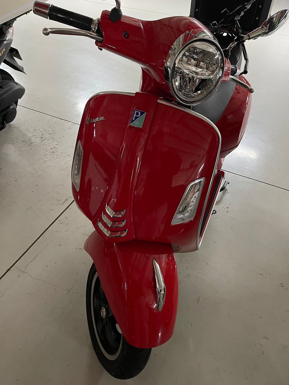 베스파 GTS 125 슈퍼스포츠 more