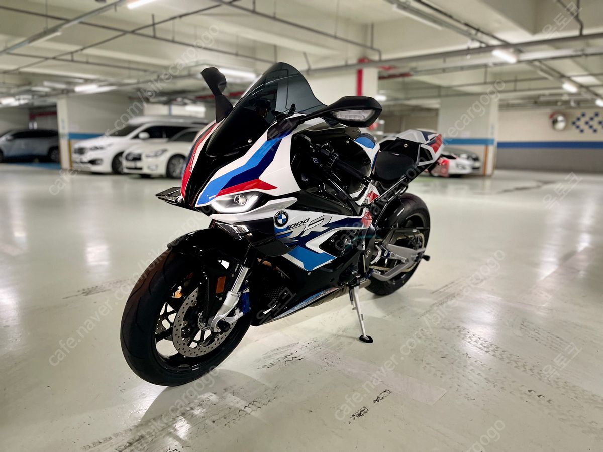 BMW M 1000 RR 11