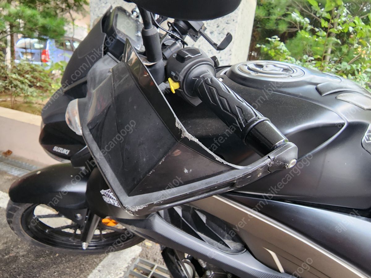 스즈키 GSX S 125 more