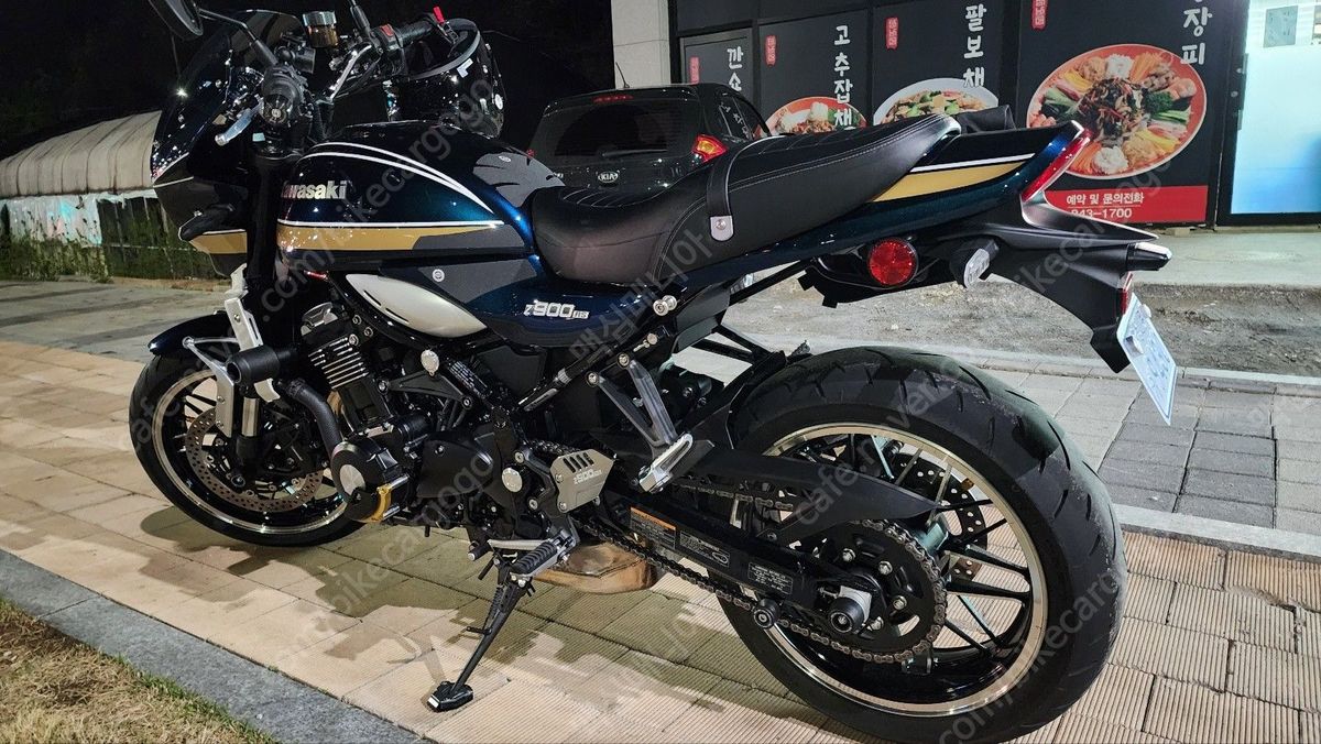 가와사키 Z 900 RS 11