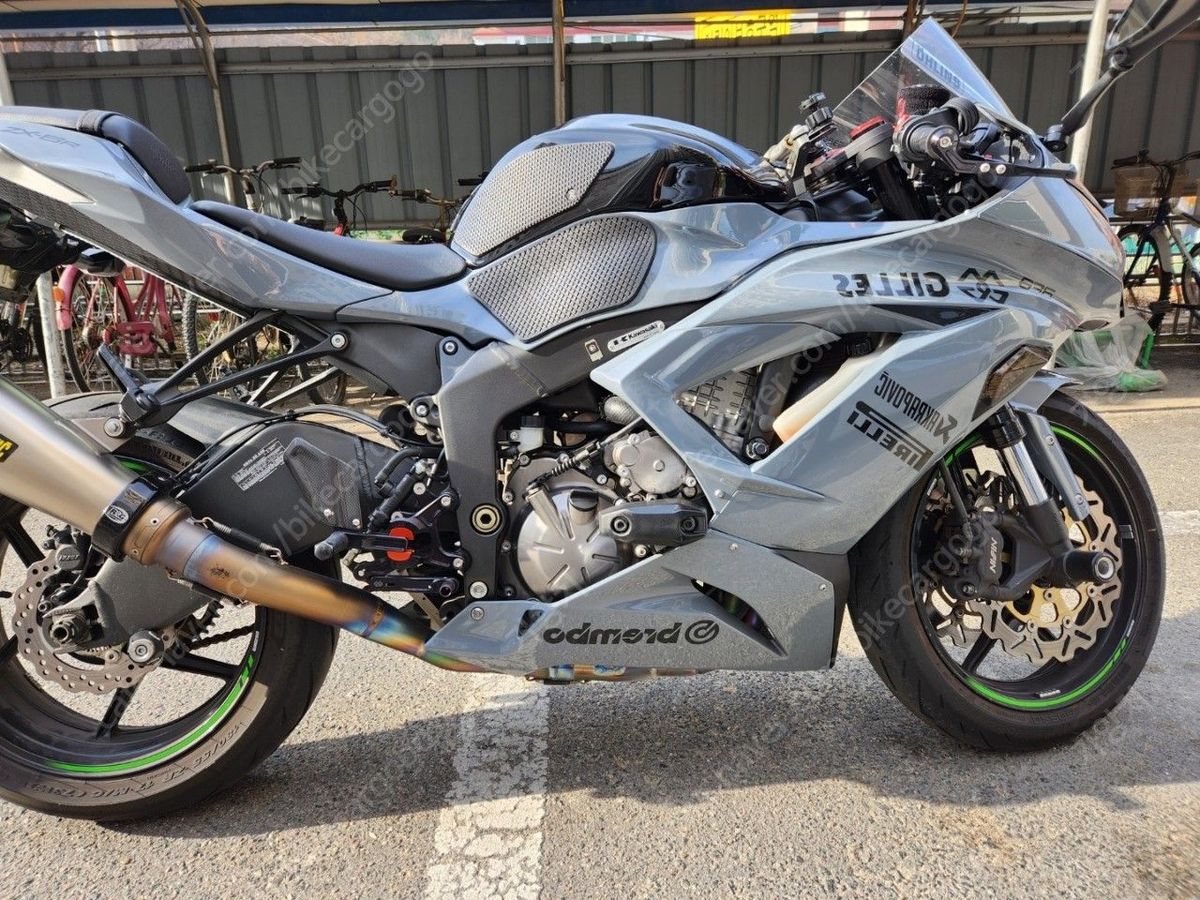 가와사키 닌자 ZX-6R 6