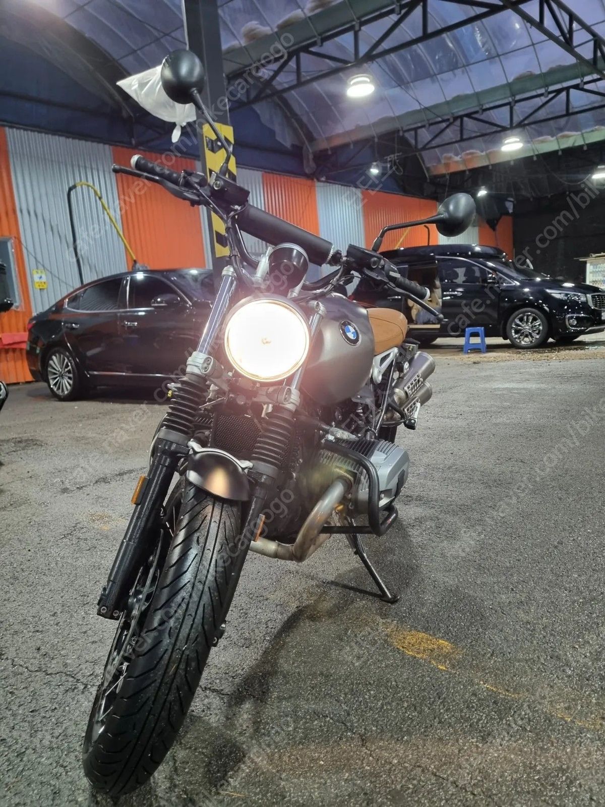 BMW R nine T 스크램블러 main