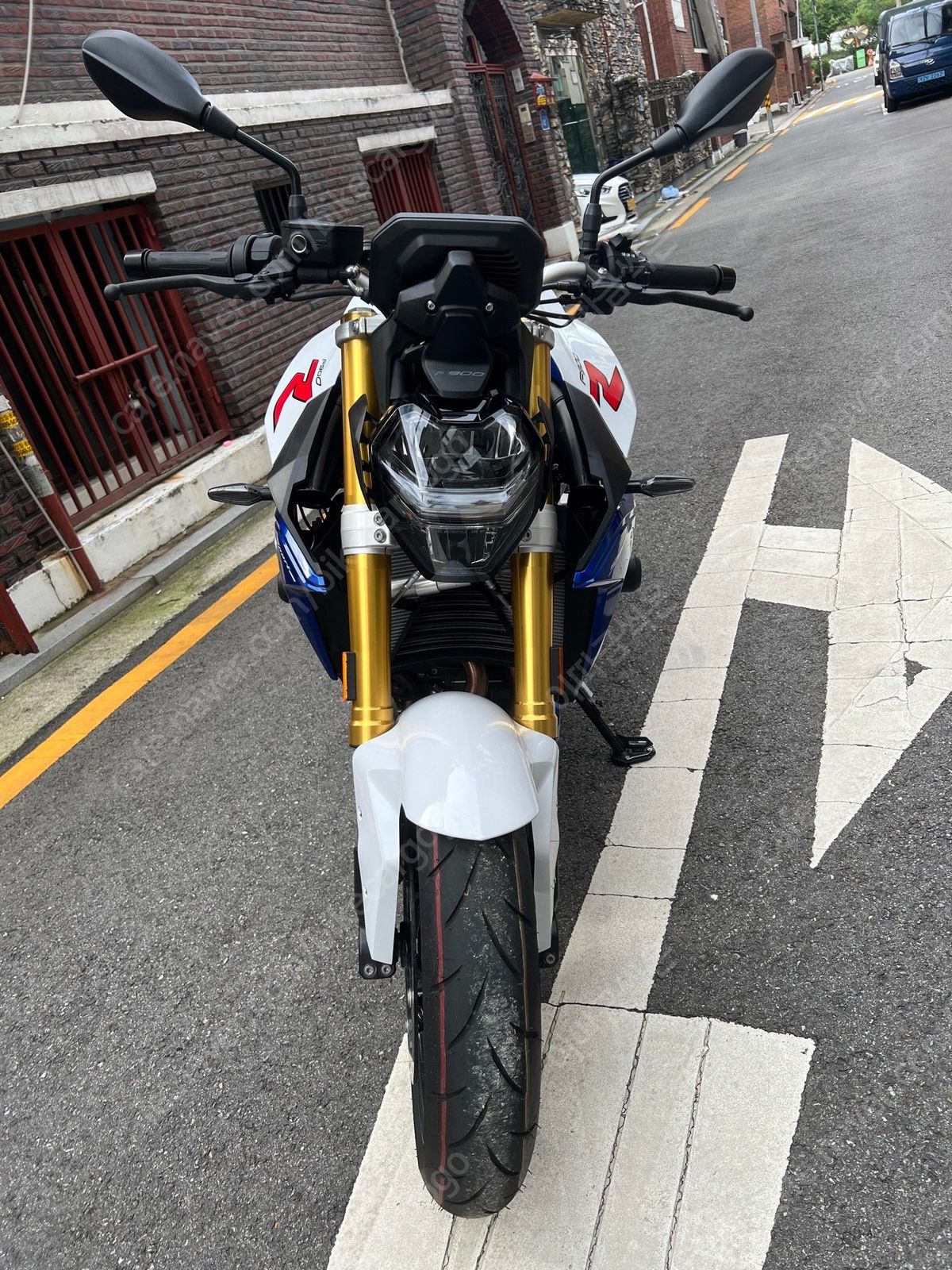BMW F 900 R main