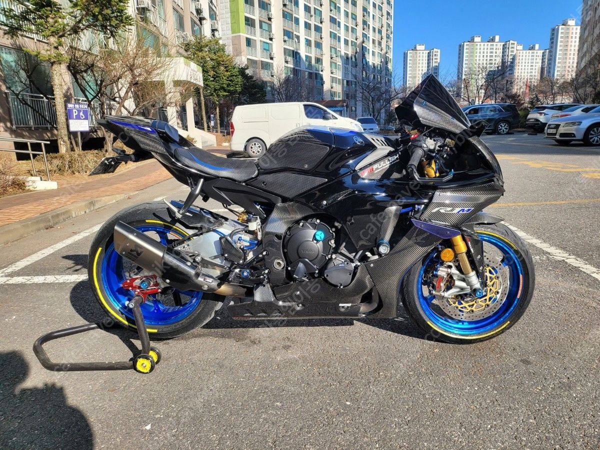 야마하 YZF R1 M main