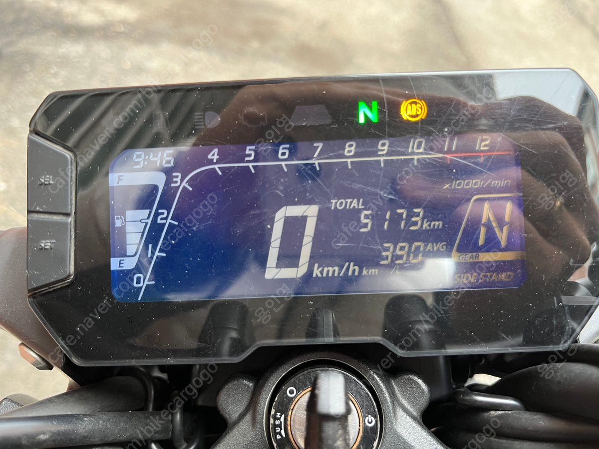 혼다 CB 125 R 4