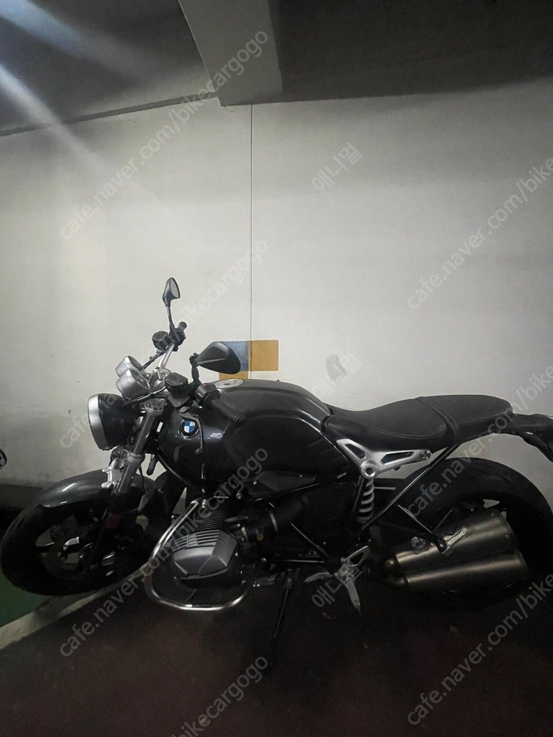 BMW R nine T  7