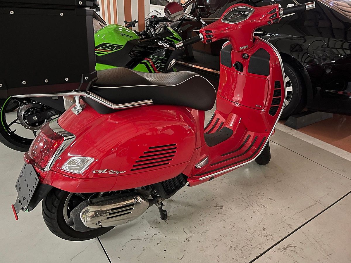 베스파 GTS 125 슈퍼스포츠 main