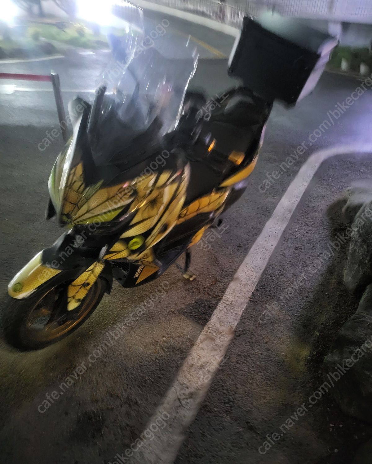 야마하 XMAX 300 ABS thumb 2