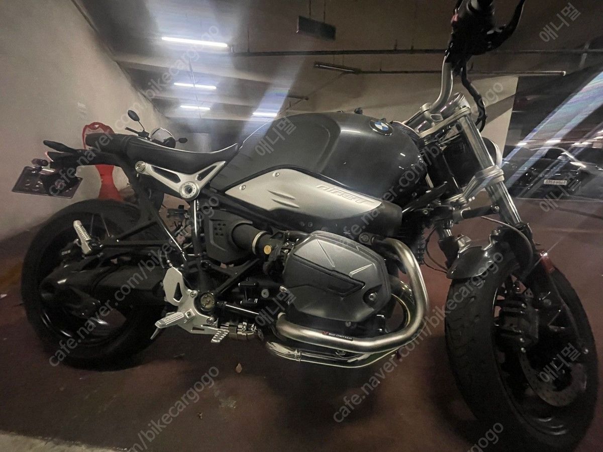 BMW R nine T  6