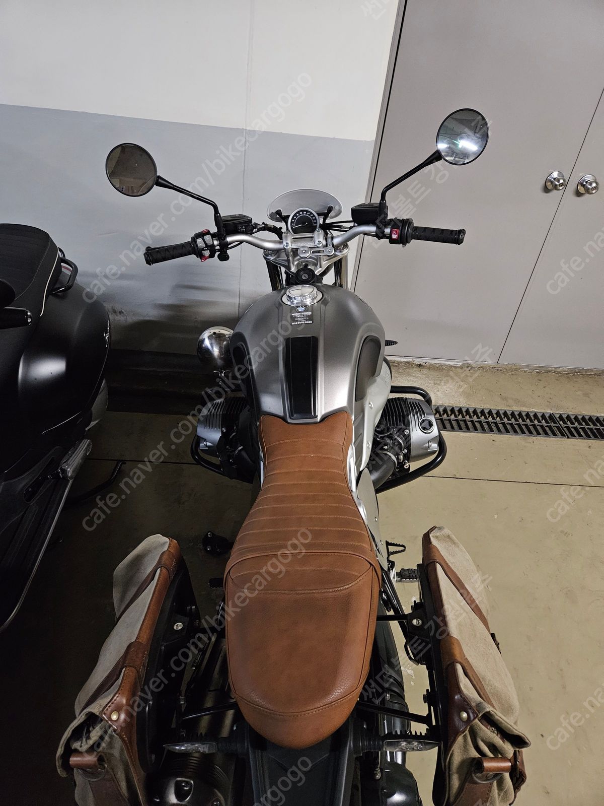 BMW R nine T 스크램블러 10
