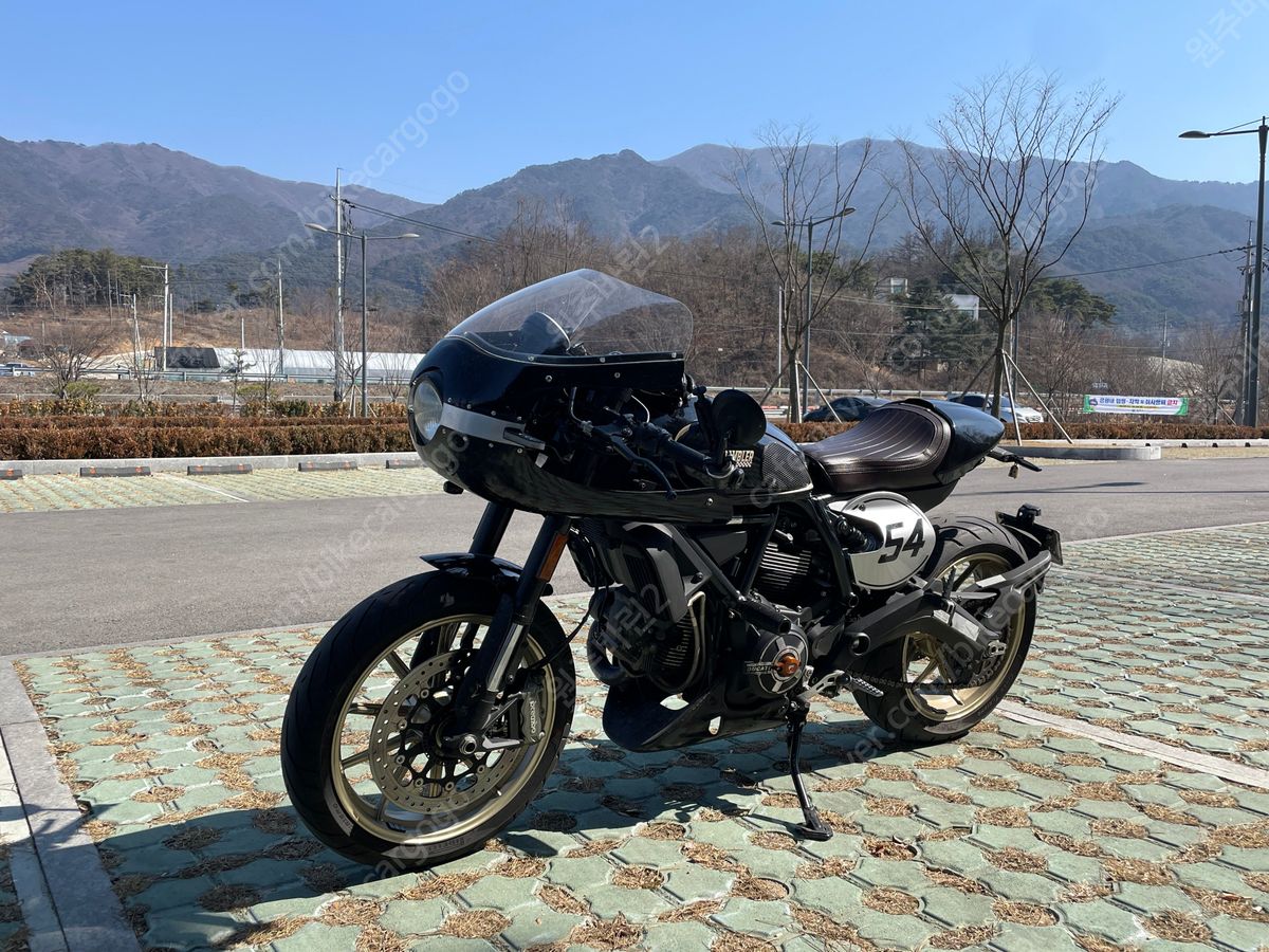 두카티 스크램블러 카페 레이서 more