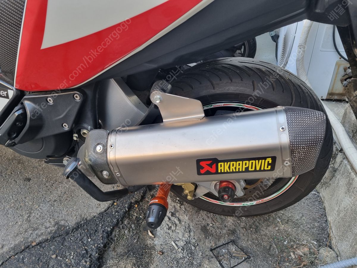 아프릴리아 SRV 850 8