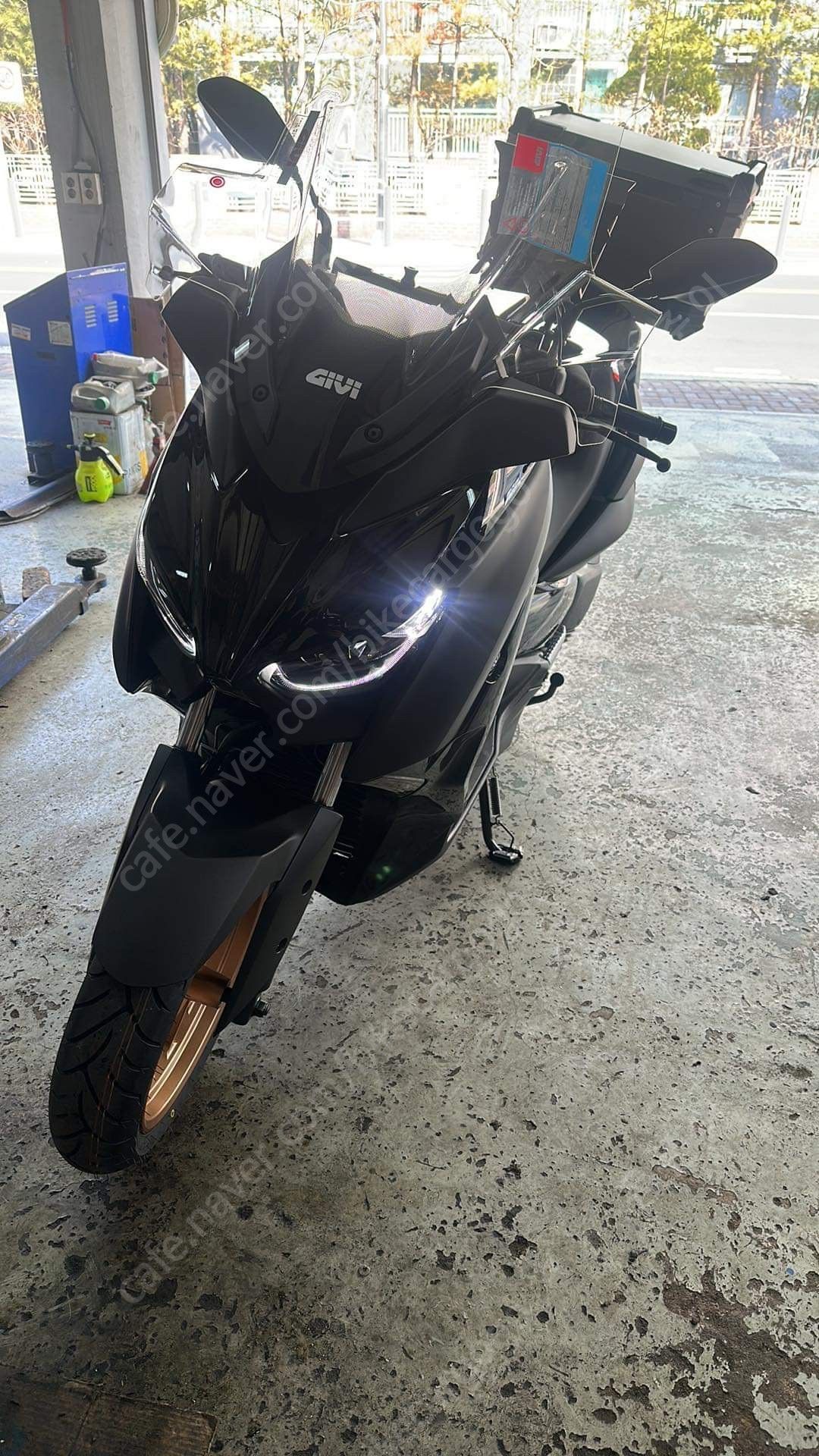 야마하 XMAX 300 ABS main