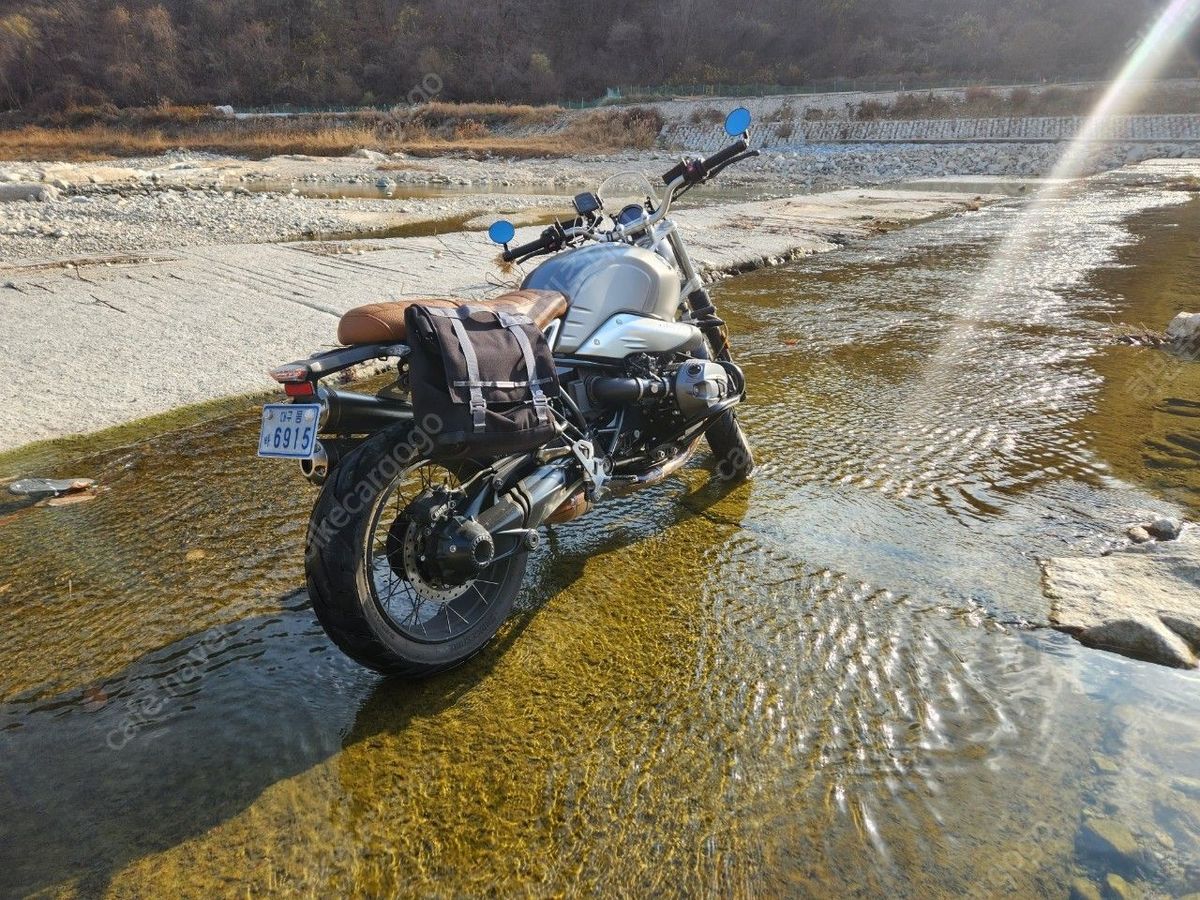BMW R nine T 스크램블러 main