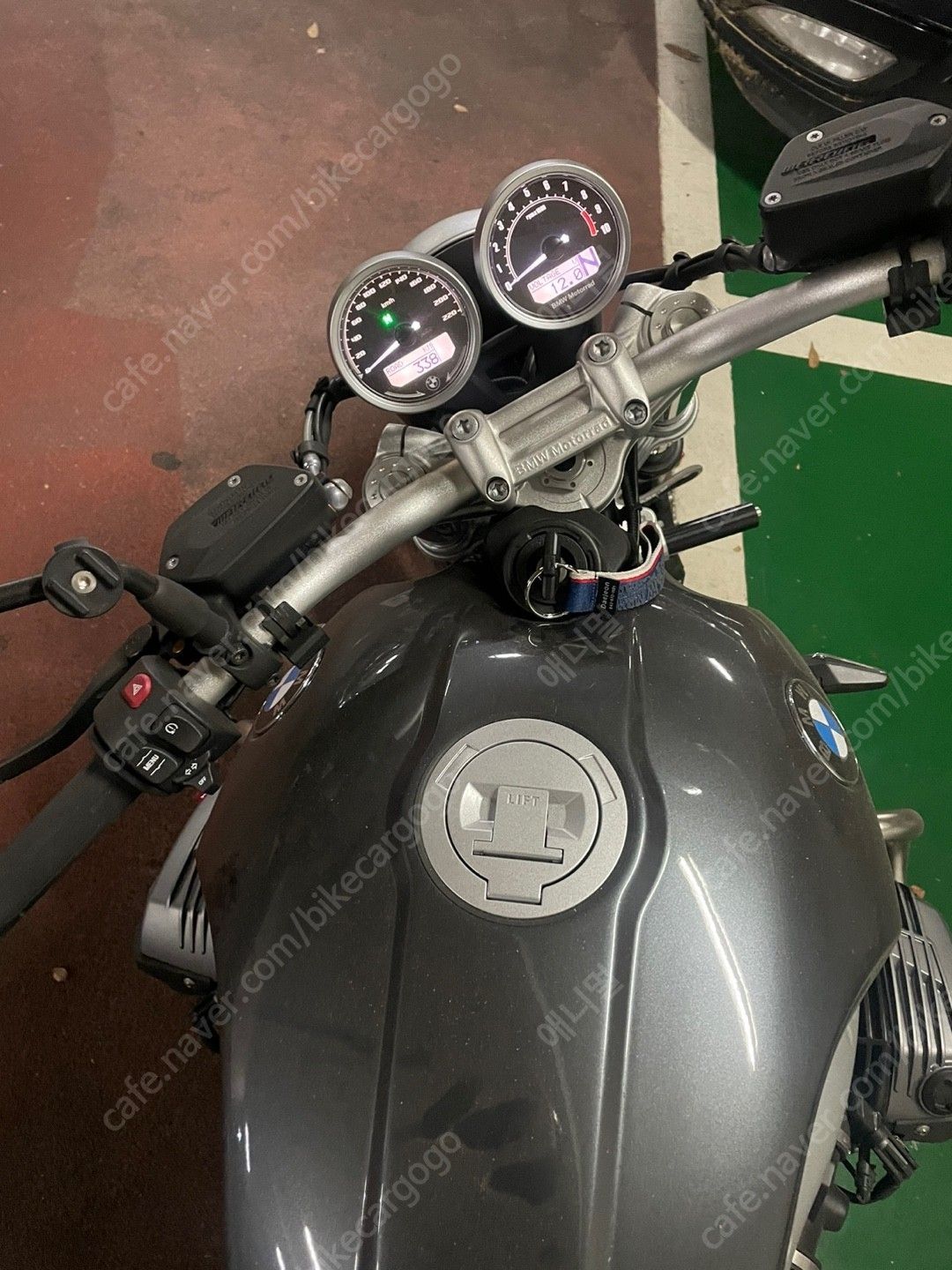 BMW R nine T  5