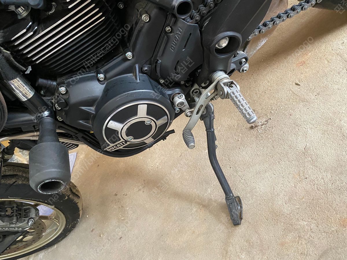 두카티 스크램블러 카페 레이서 11